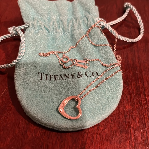 Tiffany & Co. Perretti open heart silver 16 in. Necklace & dust bag - Picture 2 of 4